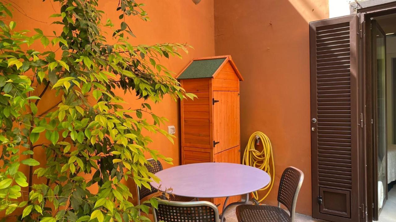 Rione Monti Studio Apt With Private Garden Рим Екстер'єр фото