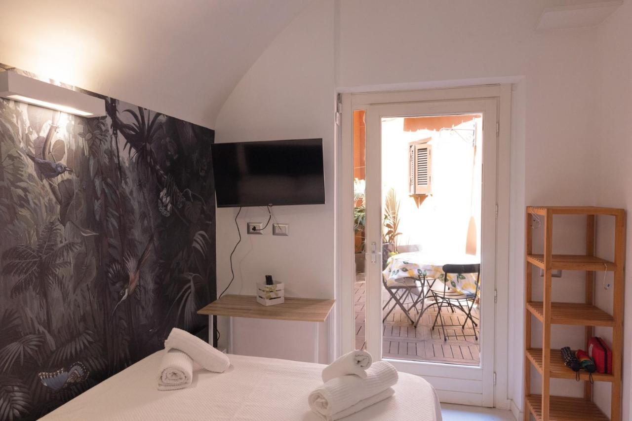 Rione Monti Studio Apt With Private Garden Рим Екстер'єр фото